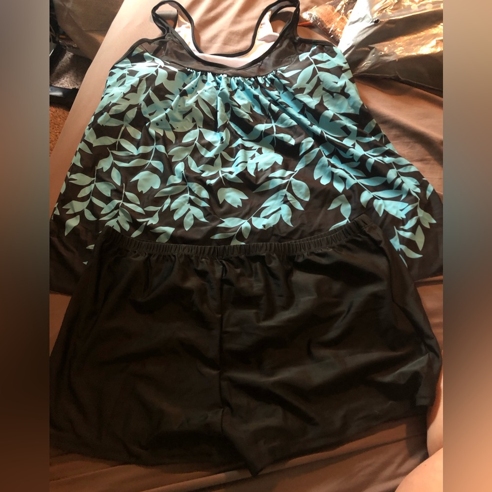 Women’s swim suit